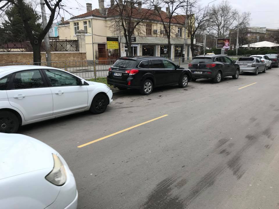 паркиране, градинка пред пощата