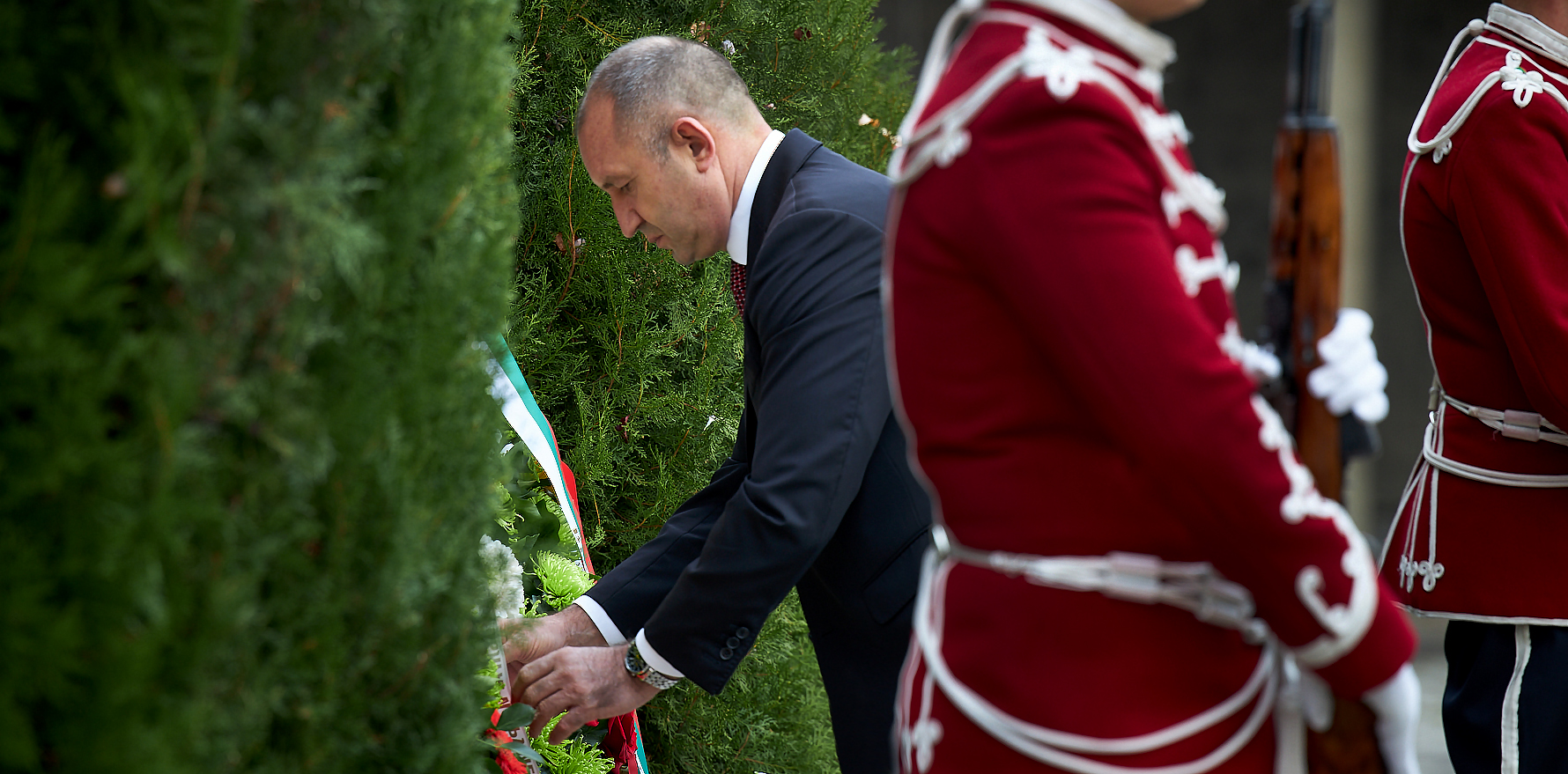 ПРЕЗИДЕНТ, задушница