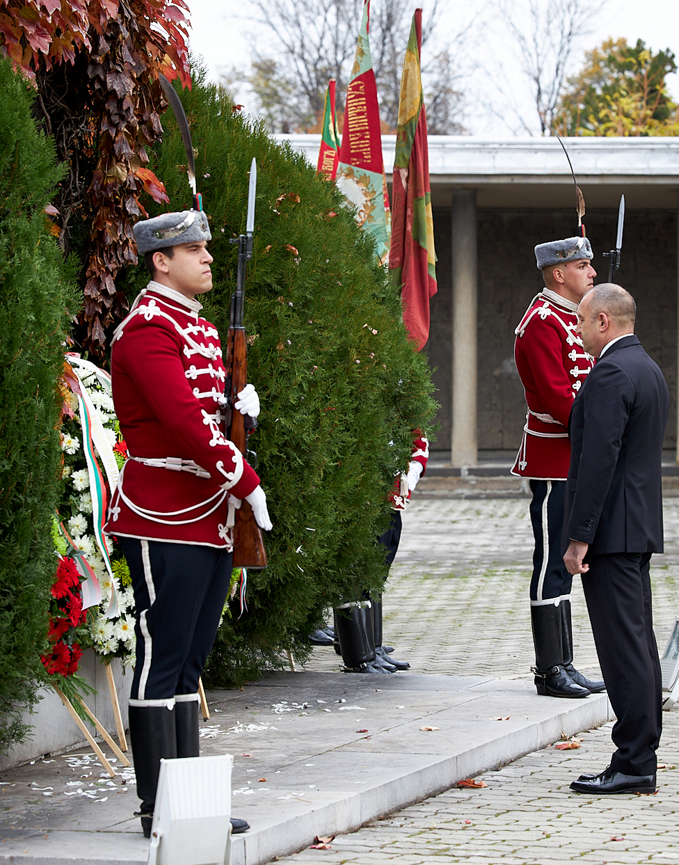 ПРЕЗИДЕНТ, задушница